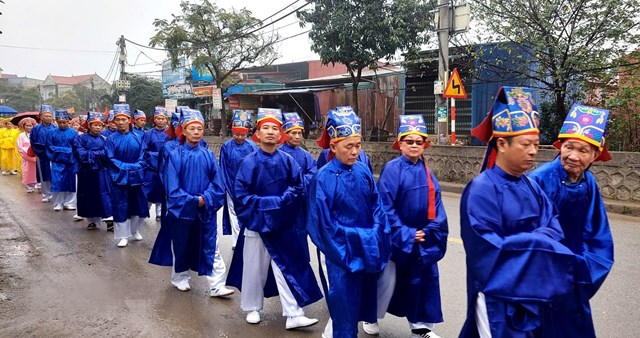 Sự chỉn chu trong trang phục truyền thống của đoàn rước không chỉ tôn lên vẻ trang trọng mà còn góp phần gìn giữ và phát huy giá trị văn hóa dân tộc.