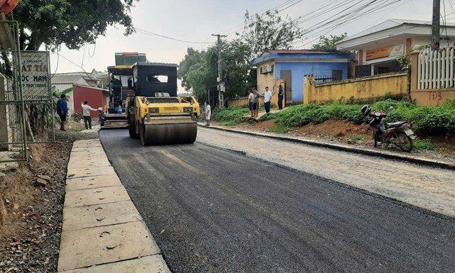 Một đoạn đường được bê tông hóa ở Thanh Sơn.