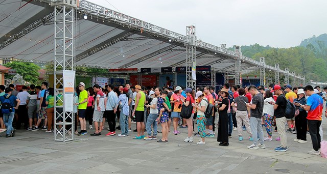 Giải Marathon Đền Hùng Spirituality “về nguồn” năm 2024 quy tụ gần 6.000 vận động viên trên cả nước tham gia.