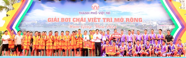 BTC trao giải Ba cho đội chải huyện Đoan Hùng và Thanh Thuỷ.