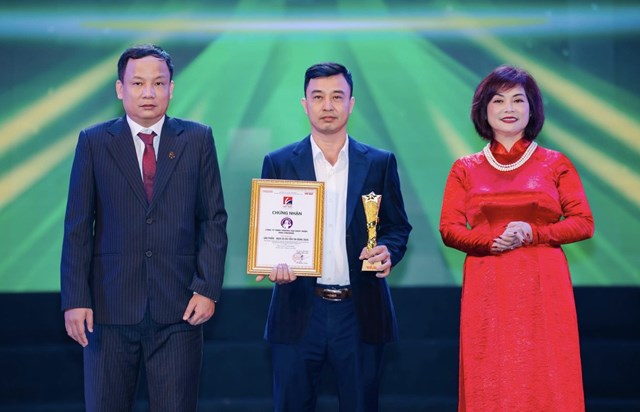 &Ocirc;ng Trần Ngọc Thảo &ndash; Gi&aacute;m đốc Kinh doanh C&ocirc;ng ty TNHH Thương mại Dược phẩm Vera Sunshine nhận danh hiệu &ldquo;Sản phẩm - Dịch vụ ưu ti&ecirc;n tin d&ugrave;ng 2026&rdquo;.