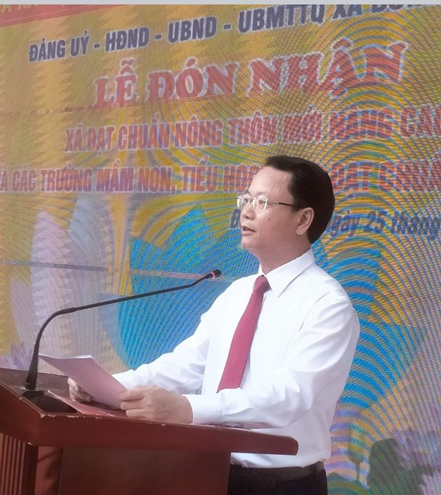 Ông Phùng Tân Nhị, Phó Bí thư Thường trực Huyện ủy, Chủ tịch HĐND huyện Ba Vì phát biểu tại buổi Lễ.