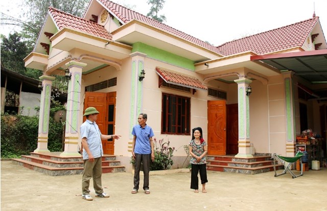Cuộc sống của đồng bào dân tộc thiểu số khu Sinh Tàn (xã Thượng Cửu, huyện Thanh Sơn, tỉnh Phú Thọ) ngày càng khởi sắc, đã có nhiều gia đình xây được biệt thự to đẹp…