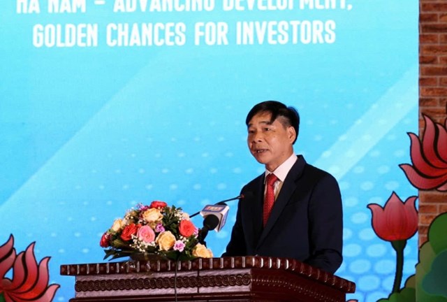 Ông Nguyễn Văn Chức, Phó chủ tịch thường trực UBND tỉnh Hà Nam phát biểu khai mạc Hội nghị.