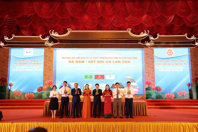 Lễ ký kết biên bản hợp tác giữa Sở VHTTDL tỉnh Hà Nam với các tỉnh. 
