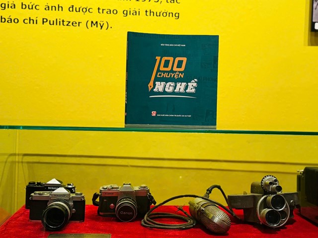 “100 Chuyện Nghề” - Nơi lưu giữ ký ức nghề báo, tiếp lửa cho những cây bút hôm nay - Ảnh 3