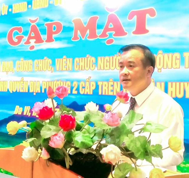 Ông Đỗ Mạnh Hưng, Phó Bí thư Huyện ủy, Chủ tịch UBND huyện Ba Vì phát biểu. 