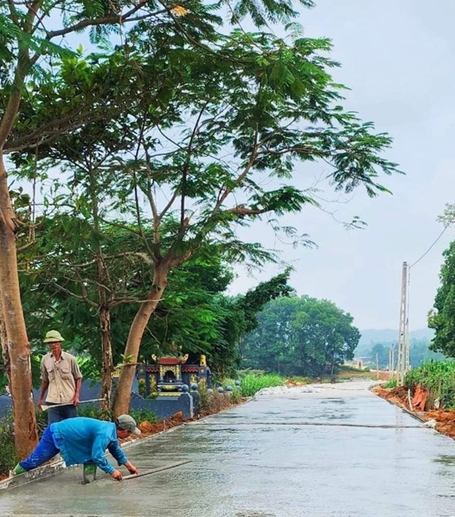 Giao thông nông thôn được bê tông hóa, thuận lợi cho sản xuất và sinh hoạt của người dân.