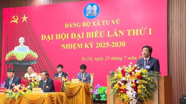 Đồng ch&iacute; Nguyễn Mạnh Sơn - Ủy vi&ecirc;n BTV Tỉnh ủy, Ph&oacute; Chủ tịch UBND tỉnh Ph&uacute; Thọ ph&aacute;t biểu tại Đại hội.