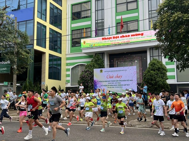 Qũy tín dụng nhân dân Nông trường Mộc Châu, phát động Giải chạy tại Lễ kỷ niệm 29 năm ngày thành lập.