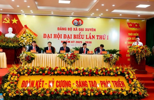 Đoàn Chủ tịch điều hành Đại hội.