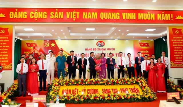 Ban Chấp hành Đảng bộ xã Đại Xuyên ra mắt tại Đai hội.