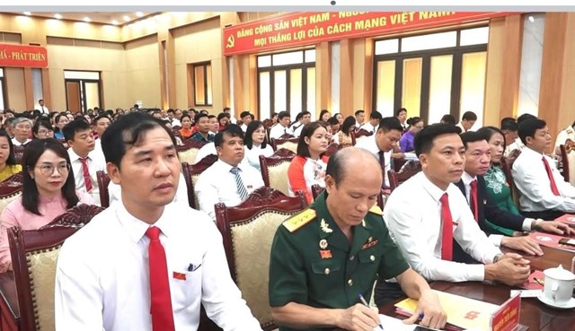  Các đại biểu Đảng bộ xã Quảng Oai dự Đại hội.