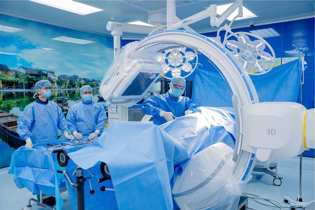 BVĐK Hồng Ngọc tiên phong ứng dụng C-arm 3D thế hệ mới.