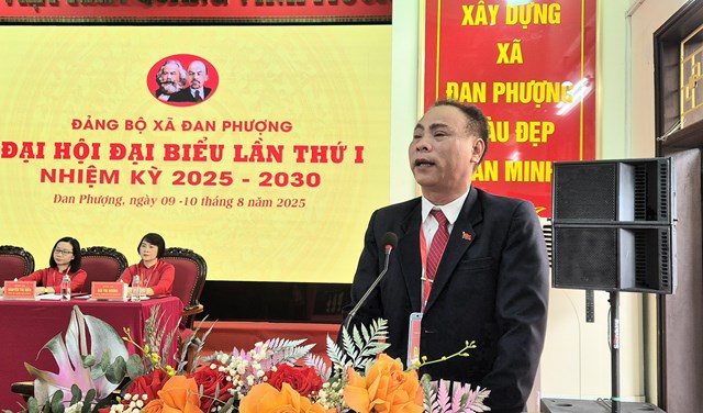 Bí thư Đảng ủy xã Đan Phượng Nguyễn Gia Hiển trình bày báo cáo tại Đại hội.