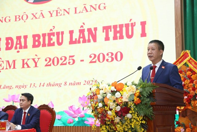 Đồng chí Phạm Văn Minh, Bí thư Đảng ủy, Chủ tịch HĐND xã Yên Lãng phát biểu khai mạc đại hội.