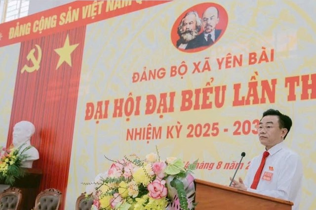 Đồng chí Trần Quang Khuyên, Bí thư Đảng ủy, Chủ tịch HĐND xã Yên Bài khai mạc Đại hội.