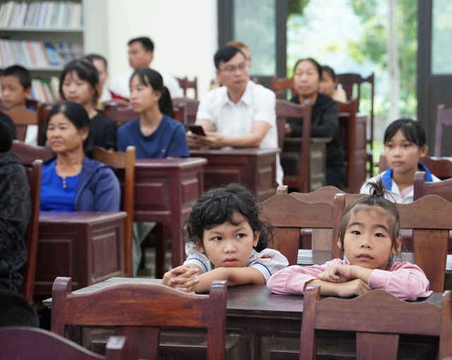 Rất nhiều em học sinh có hoàn cảnh khó khăn đến từ rất sớm 