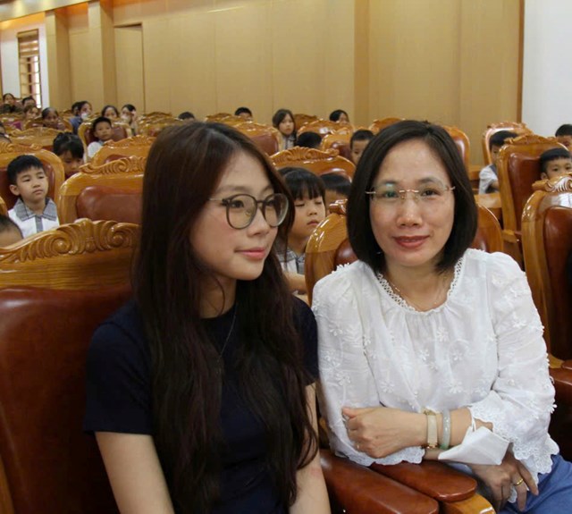 Bạn Nguyễn Phương Hoa (sinh viên Học viện Báo chí và Tuyên truyền) - Trưởng nhóm sinh viên đã tích cực vận động các doanh nghiệp, mạnh thường quân tham gia hoạt động thiện nguyện 