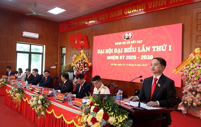 Đồng chí Đỗ Quang Trung, Bí thư Đảng ủy, Chủ tịch HĐND xã Bất Bạt khai mạc Đại hội.