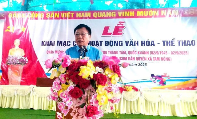 Ban tổ chức tuyên bố lý do, giới thiệu đại biểu.
