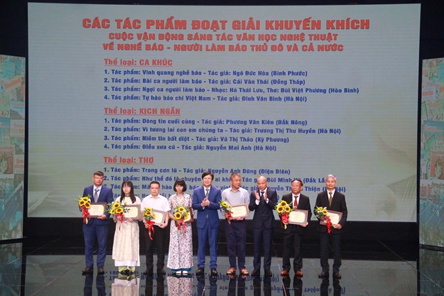 Nhà báo, nhà thơ, nhạc sĩ Đinh Văn Bình: Giữ lửa đam mê và không ngừng nỗ lực - Ảnh 1