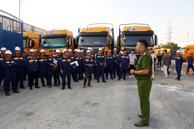 Phú Sơn Auto Logistics: Tổ chức chương trình đào tạo lái xe, tập huấn phòng cháy chữa cháy - Ảnh 12