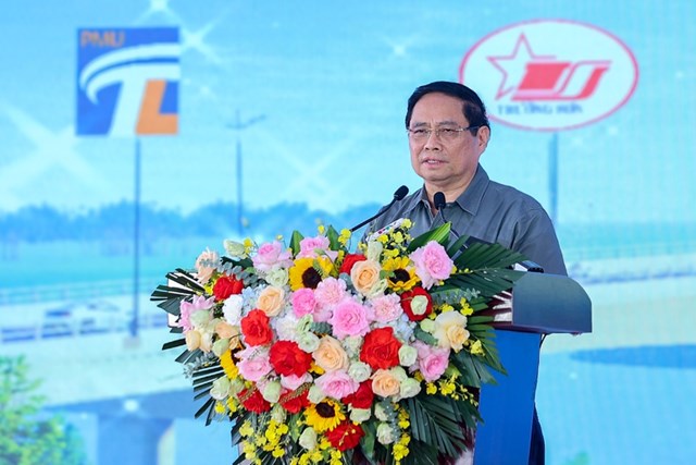 Thủ tướng Phạm Minh Chính phát biểu tại buổi lễ khánh thành cầu Phong Châu mới.