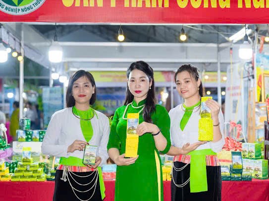 Ch&#232; b&#250;p xanh Y&#234;n Thủy - H&#242;a B&#236;nh: Được c&#244;ng nhận sản phẩm c&#244;ng nghiệp n&#244;ng th&#244;n ti&#234;u biểu tỉnh năm 2024 - Ảnh 4