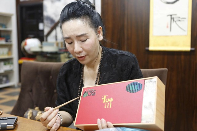 Doanh nh&acirc;n Diệu Ngọc người 'giữ hồn' cho văn h&oacute;a tr&agrave; Việt.