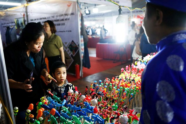 Sự kiện thu h&uacute;t nhiều du kh&aacute;ch tham quan tham dự.