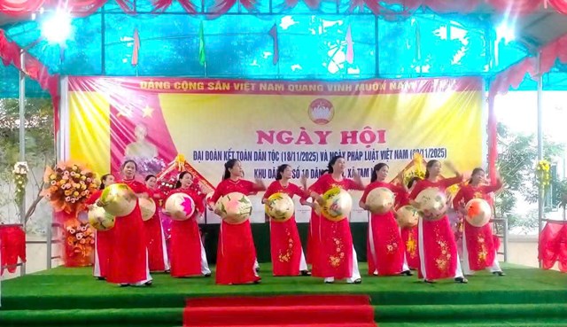 Tiết mục văn nghệ chào mừng.