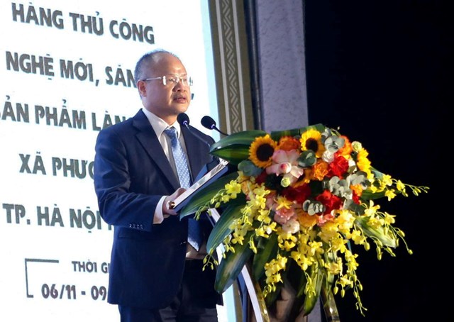 &Ocirc;ng Nguyễn Trọng Vĩnh - Chủ tịch UBND x&atilde; Phượng Dực ph&aacute;t biểu tại Khai mạc Triển l&atilde;m sản phẩm l&agrave;ng nghề năm 2025.