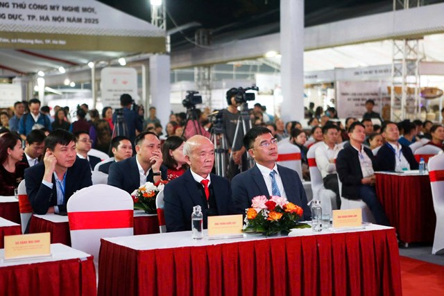 H&#224; Nội: X&#227; Phượng Dực khai mạc Triển l&#227;m sản phẩm l&#224;ng nghề năm 2025 - Ảnh 1