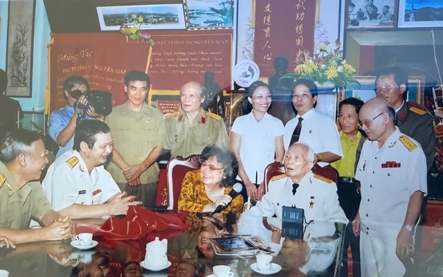 Trung t&#226;m Lưu trữ Quốc gia III: Tiếp nhận t&#224;i liệu qu&#253; của nhạc sĩ An Thuy&#234;n v&#224; V&#245; Vang - Ảnh 2