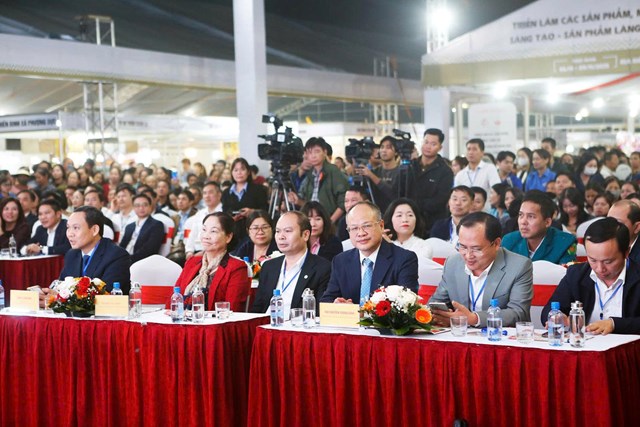 Đại biểu tham dự  lãm lãlãlãlãlãLễ khai mạc Triển lãm.