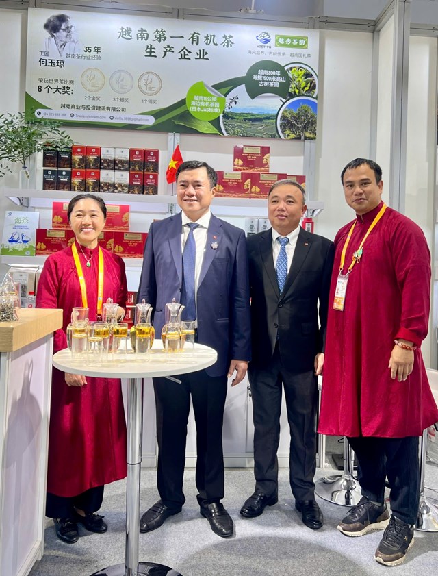 Tr&agrave; Việt T&uacute; tham gia Hội chợ Nhập Khẩu Quốc tế Trung Quốc (CIIE) lần thứ 8 (CIIE 2025).