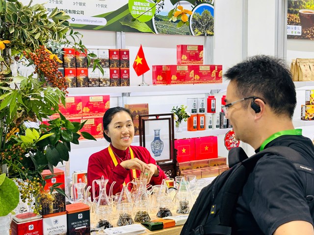 Tr&#224; Việt T&#250;: Mang theo h&#236;nh ảnh quốc gia, qua một ch&#233;n tr&#224; kết bạn với thế giới - Ảnh 1