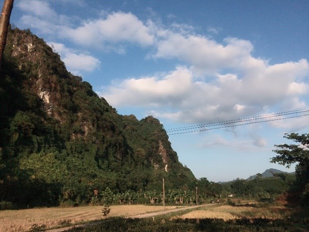 Khung cảnh mùa thu tuyệt đẹp ở thung lũng núi đá vôi tại Phú Đô, Phú Lương (Thái Nguyên) làm nao lòng du khách. Ảnh: Hoàng Tuấn.