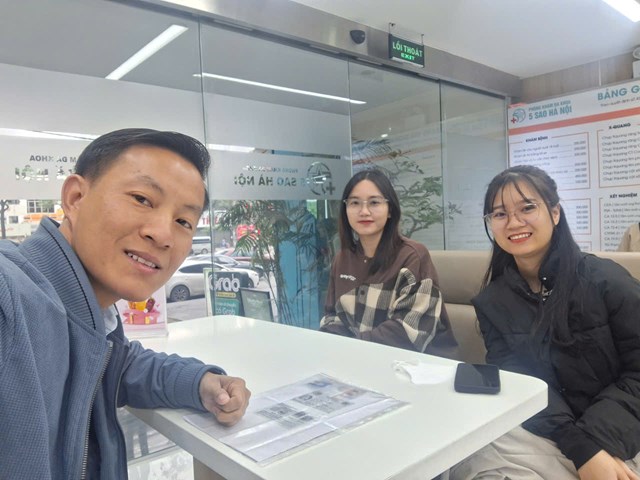 Người thầy dạy l&aacute;i xe &ocirc; t&ocirc; được nhiều học vi&ecirc;n k&iacute;nh trọng.