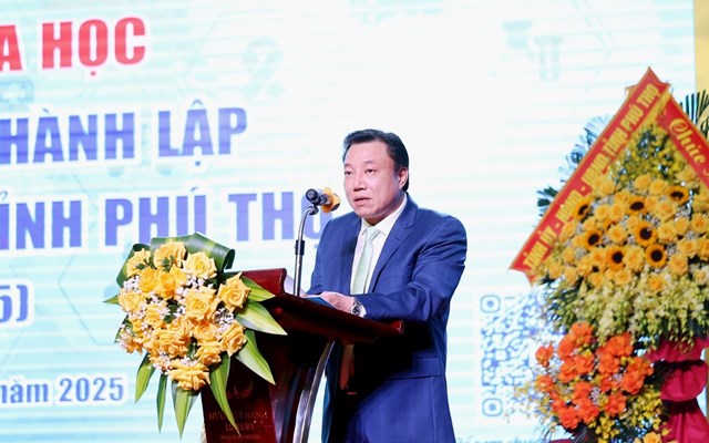 Phó Chủ tịch UBND tỉnh Nguyễn Huy Ngọc phát biểu tại hội nghị.