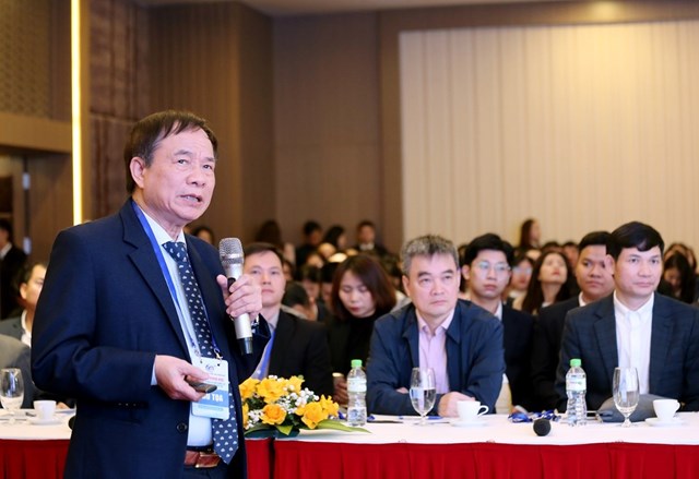 GS.TS Nguyễn Văn Thông - Chủ tịch Hội Đột quỵ Việt Nam trình bày chuyên đề 