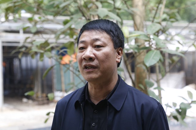 Đồng chí Vương Trọng Đạo, Phó Chủ tịch UBND xã Hương Sơn trả lời phóng viên.