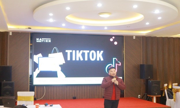 Anh Đồng Minh Hà, Founder HaiTien Agenc giảng về Tiktok Shop, ảnh: Hoàng Tuấn