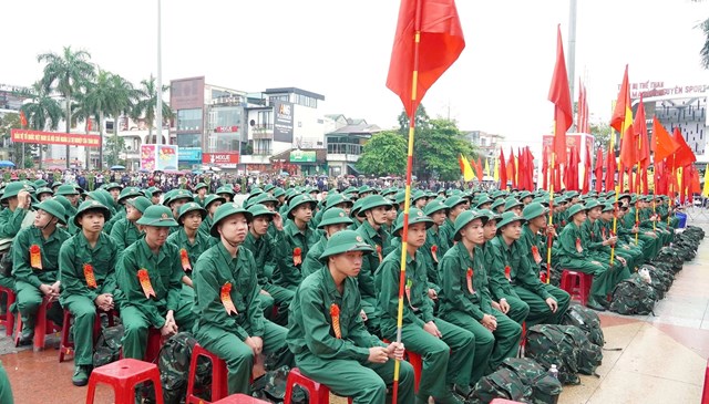 Quang cảnh buổi lễ giao nhận qu&acirc;n năm 2026 tại tỉnh Quảng Trị