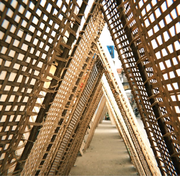 B&aacute;nh đa nem kh&ocirc;ng chỉ l&agrave; sản phẩm để b&aacute;n m&agrave; c&ograve;n l&agrave; k&iacute; ức, l&agrave; sự tiếp nối v&agrave; lưu truyền của c&aacute;c thế hệ tại v&ugrave;ng đất Thổ H&agrave;.