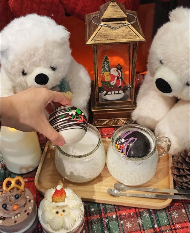 Cheka Cafe c&oacute; đồ uống Chocolate Bomb thu h&uacute;t giới trẻ (Ảnh: Cheka Cafe)&nbsp;&nbsp;