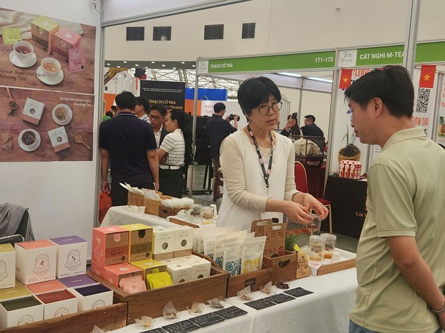 C&aacute;c sản phẩm trưng b&agrave;y tại gian h&agrave;ng &nbsp;