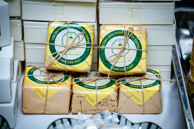 C&aacute;c sản phẩm ch&egrave; kho được b&agrave;y tr&iacute; bắt mắt &nbsp;