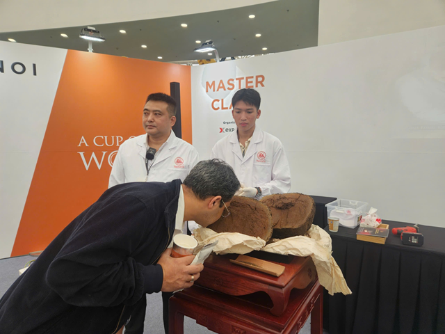 Du kh&aacute;ch được trải nghiệm tr&agrave; Thạch cổ &nbsp;